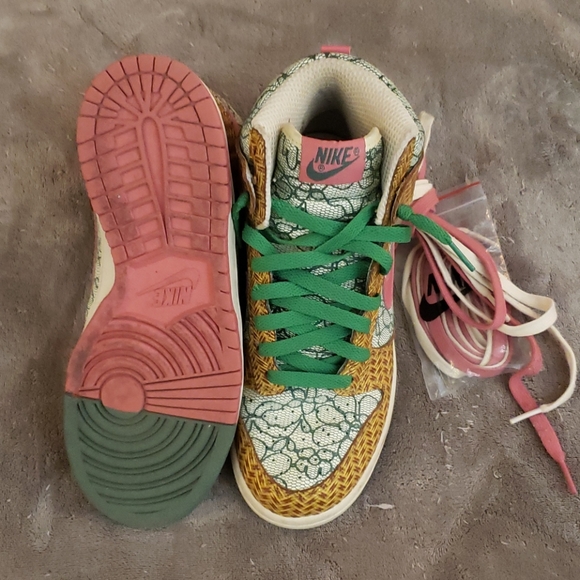 Nike Dunk Hi - Picture 3 of 4